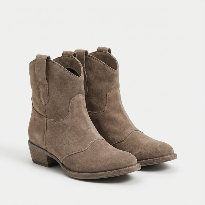 Amelia | Women&