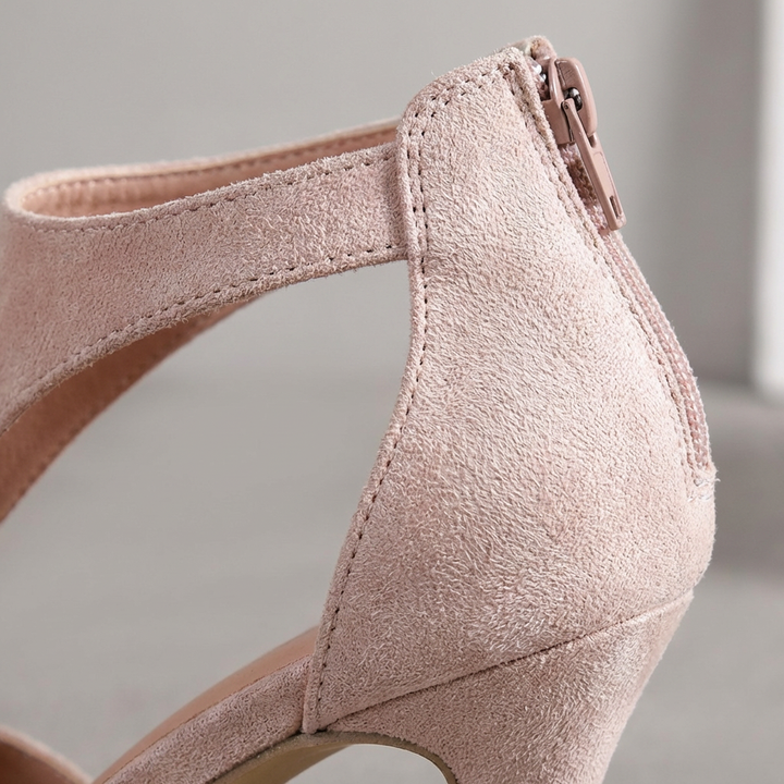 Amelia | Women&